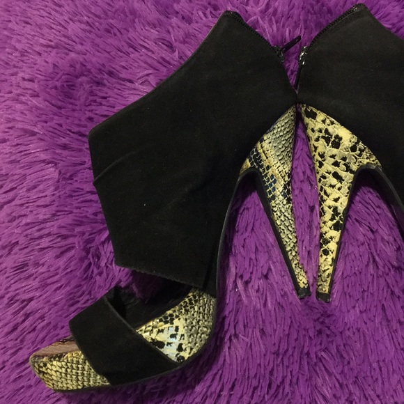 Snake patterned heels - Picture 2 of 8